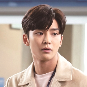 ロウン（コ・ウンソプ役）