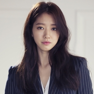 パク・シネ(チェ・イナ役)