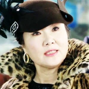 キム・ヘスク(パク・ロサ役)