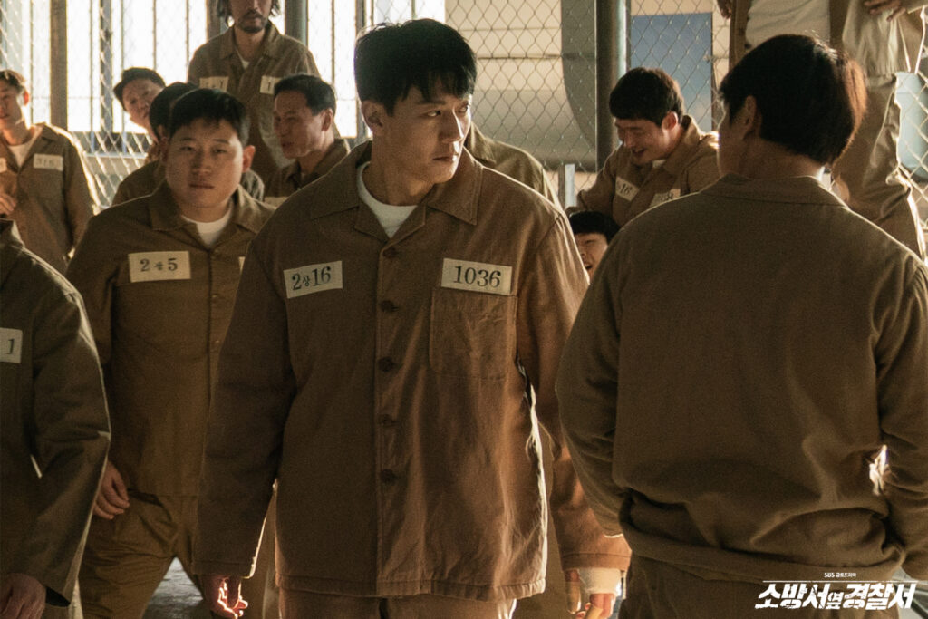 刑務所に入るホゲ