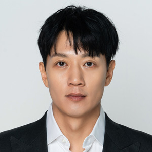 キム・レウォン（チン・ホゲ役）