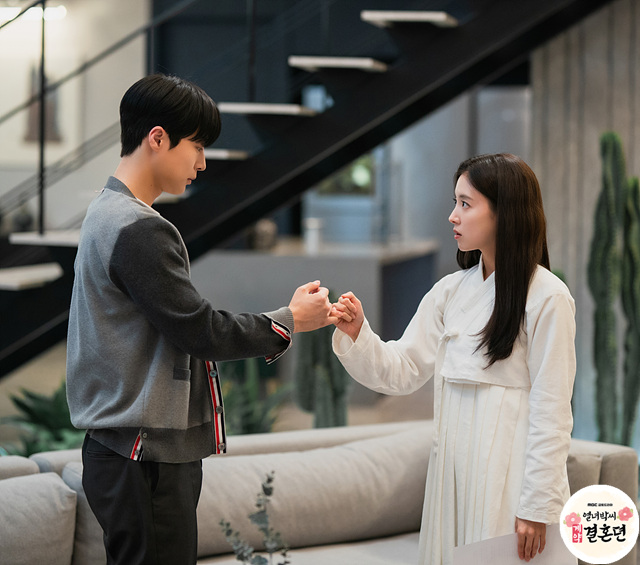 テハとヨヌの契約シーン