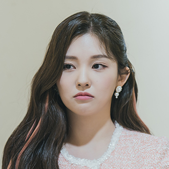 イ・シウ(チン・ユナ役)