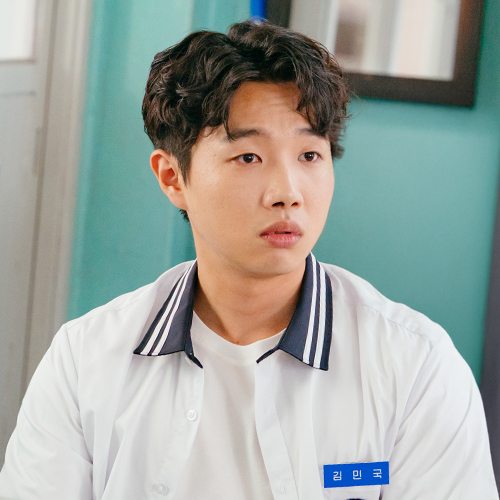 チェ・イヌ（キム・ミングク役）